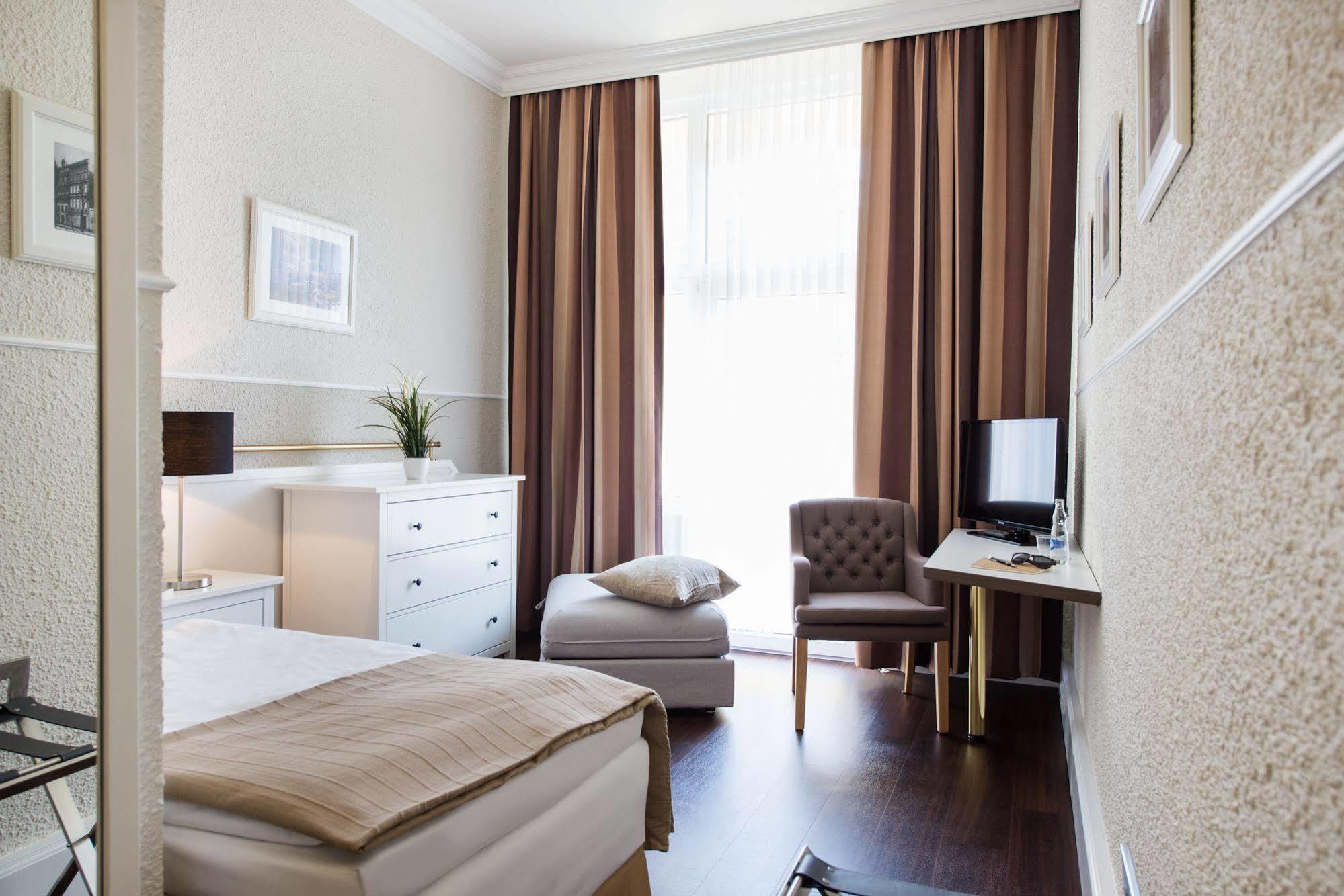 Hotel Штральзунд Экстерьер фото