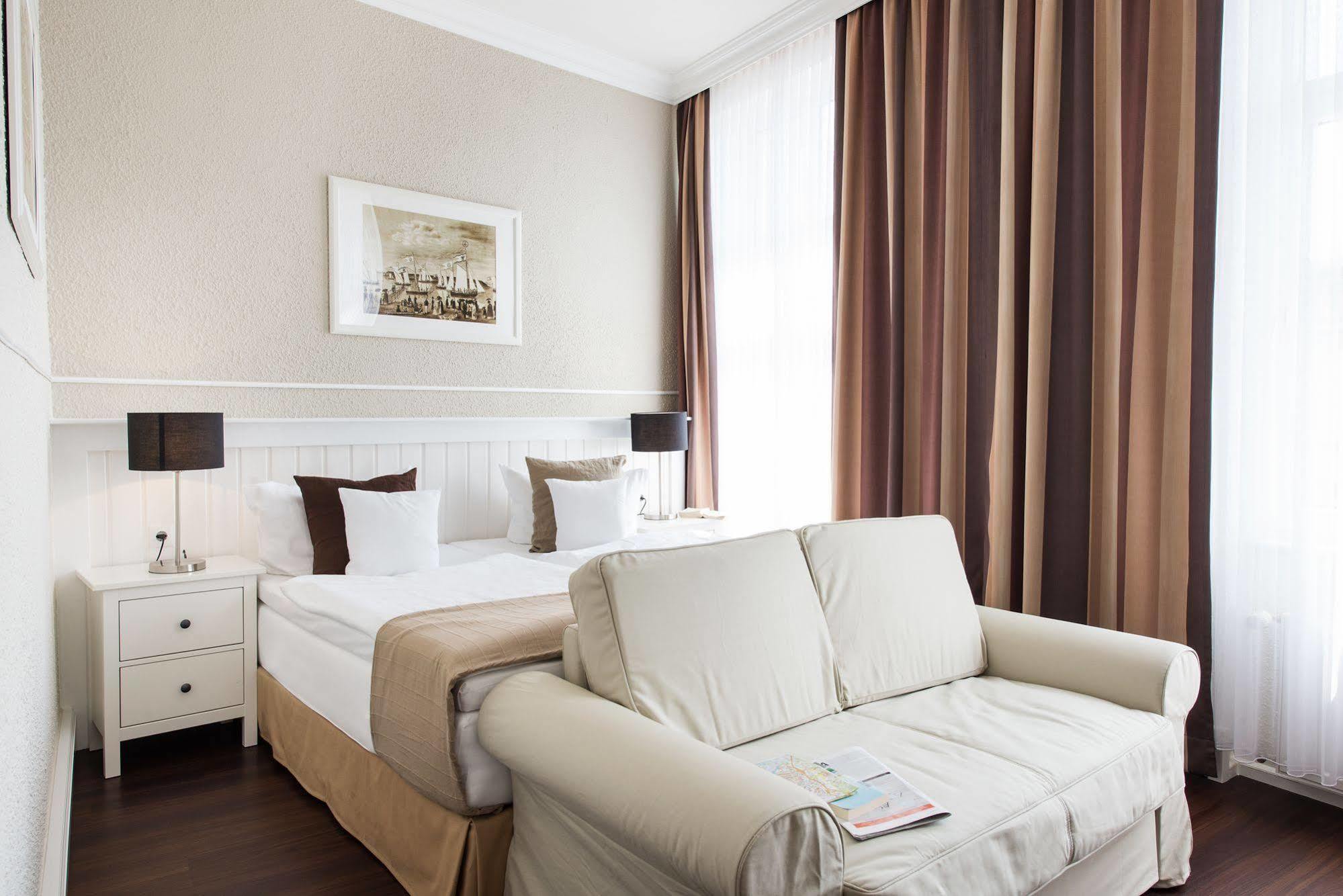 Hotel Штральзунд Экстерьер фото